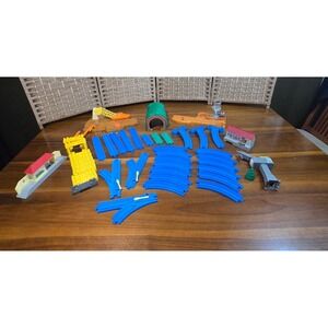 Thomas & Friends TrackMaster / motorized train track lot